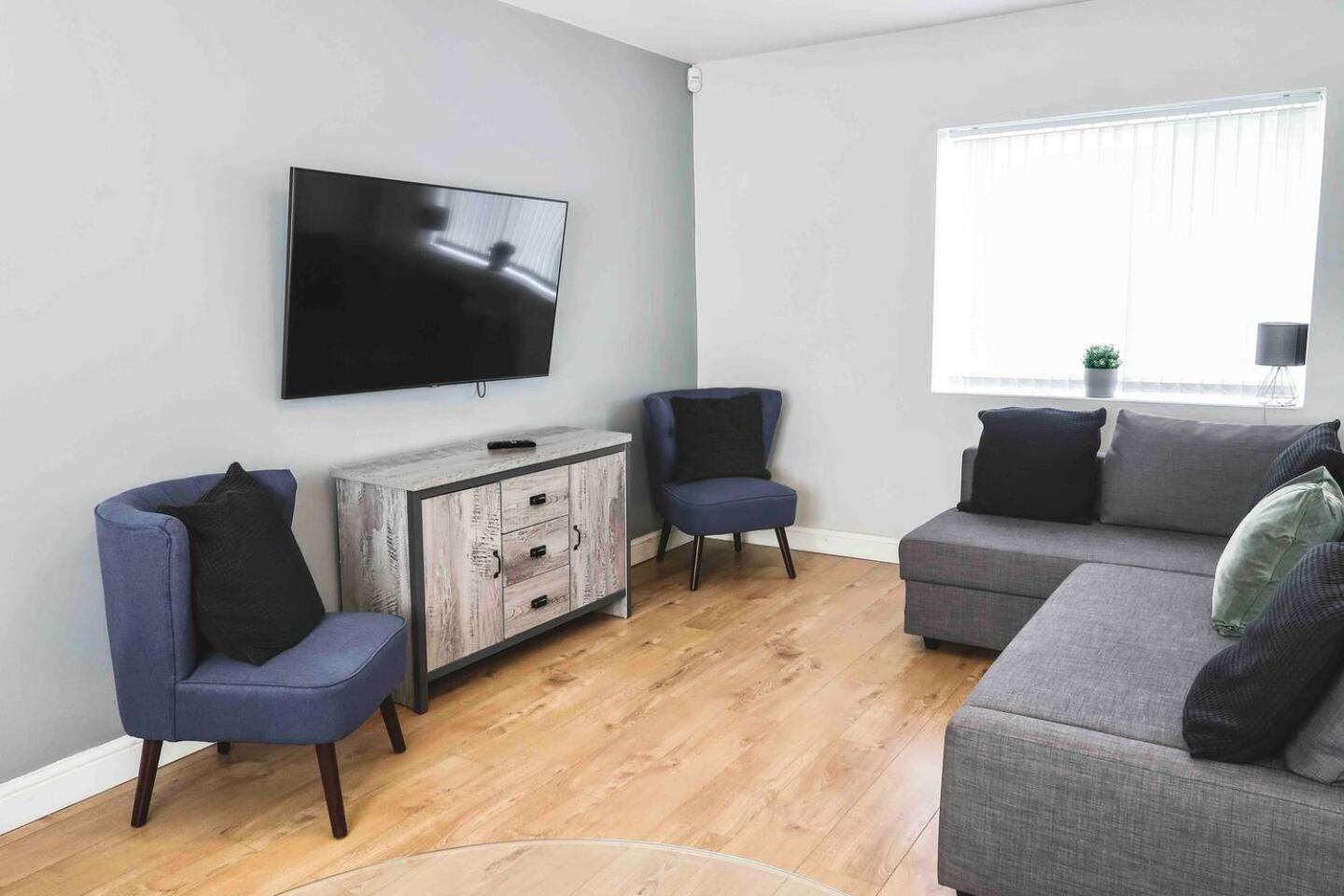 Comfortable And Convenient 3 Bedroom House With Parking Handsworth Exterior photo